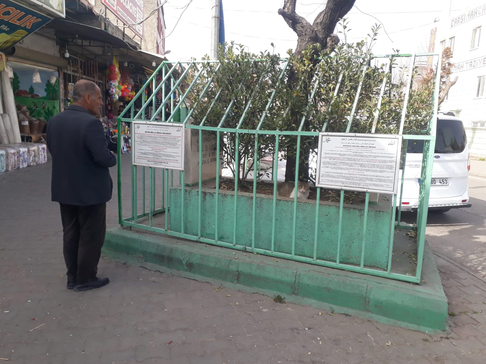 “Fatiha okumadan geçmiyorum”