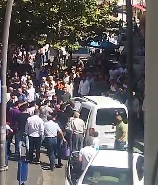 Gözaltına alınırken arbede yaşandı