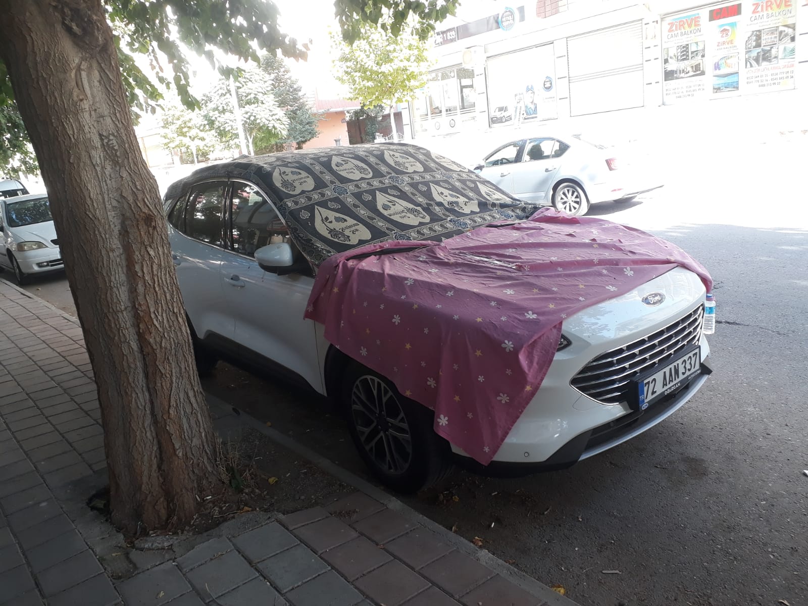 Güneşten korumaya kilimli çözüm