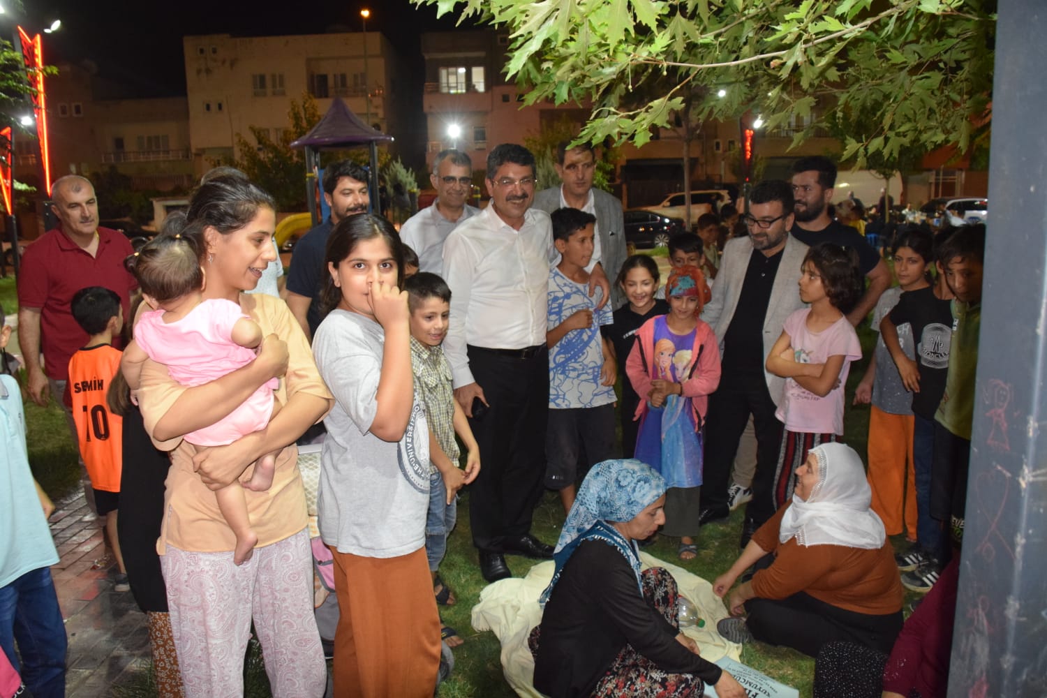 Güneykent’te vatandaşları dinledi