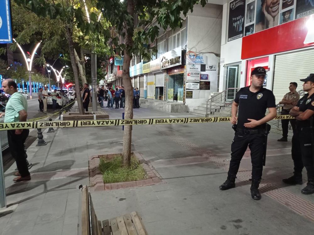 İki grup arasında silahlı kavga