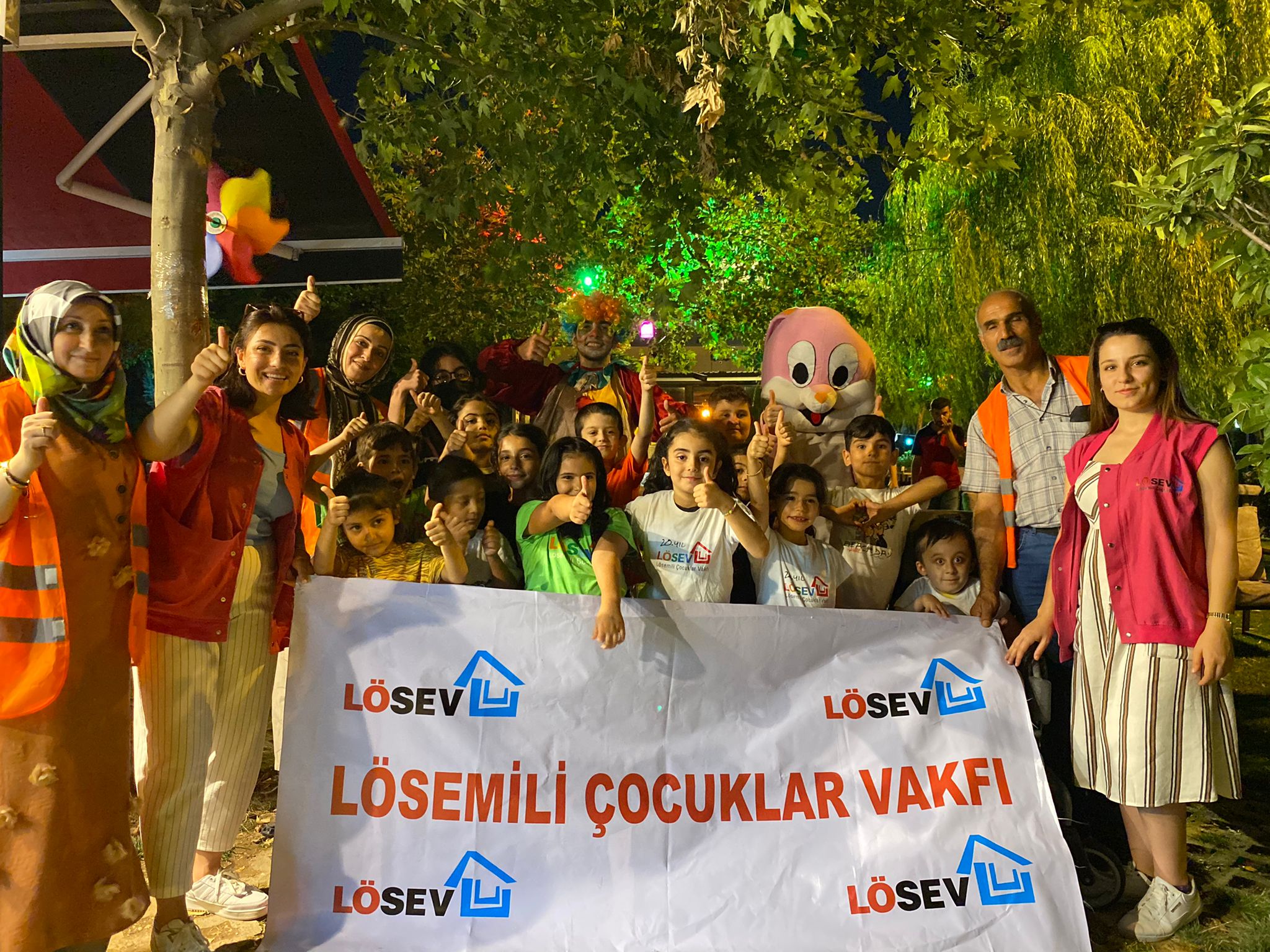 Moral vermek için geldiler