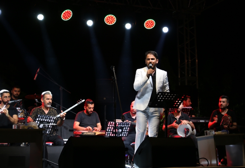 Sanatçı Vugar coşturdu