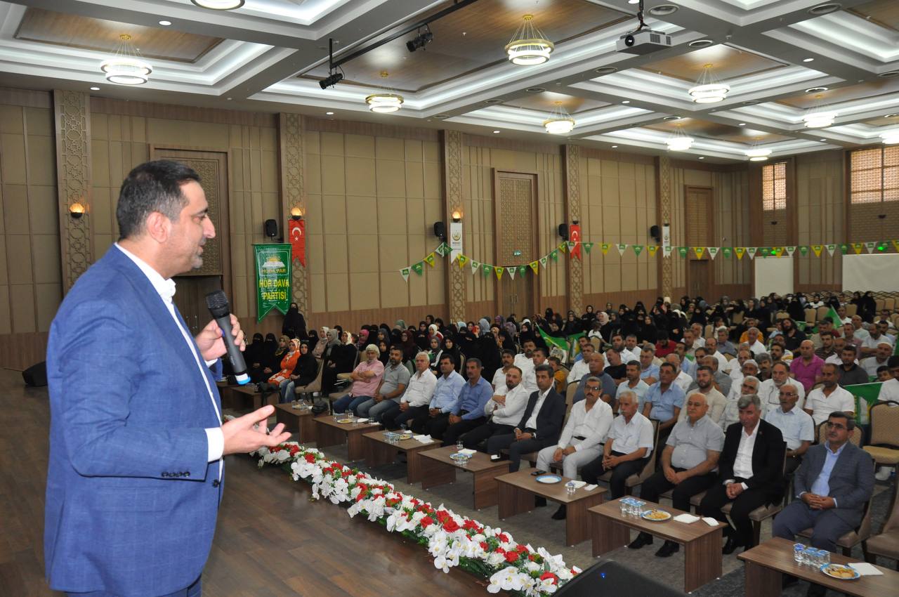 “Tüketim ekonomisini bize dayatıyorlar”