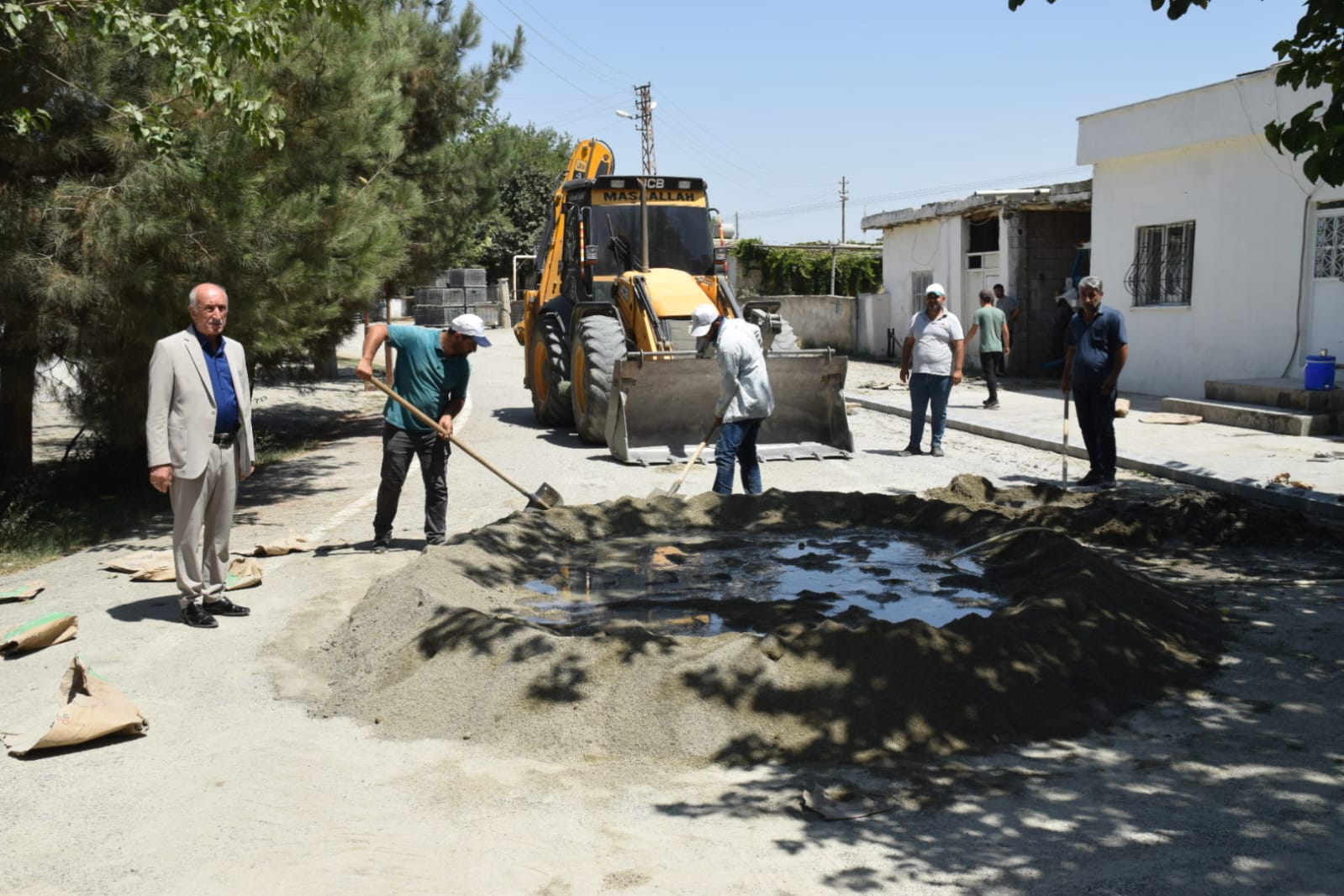 Yeniköy’e 10 bin metrekare kilit parke         