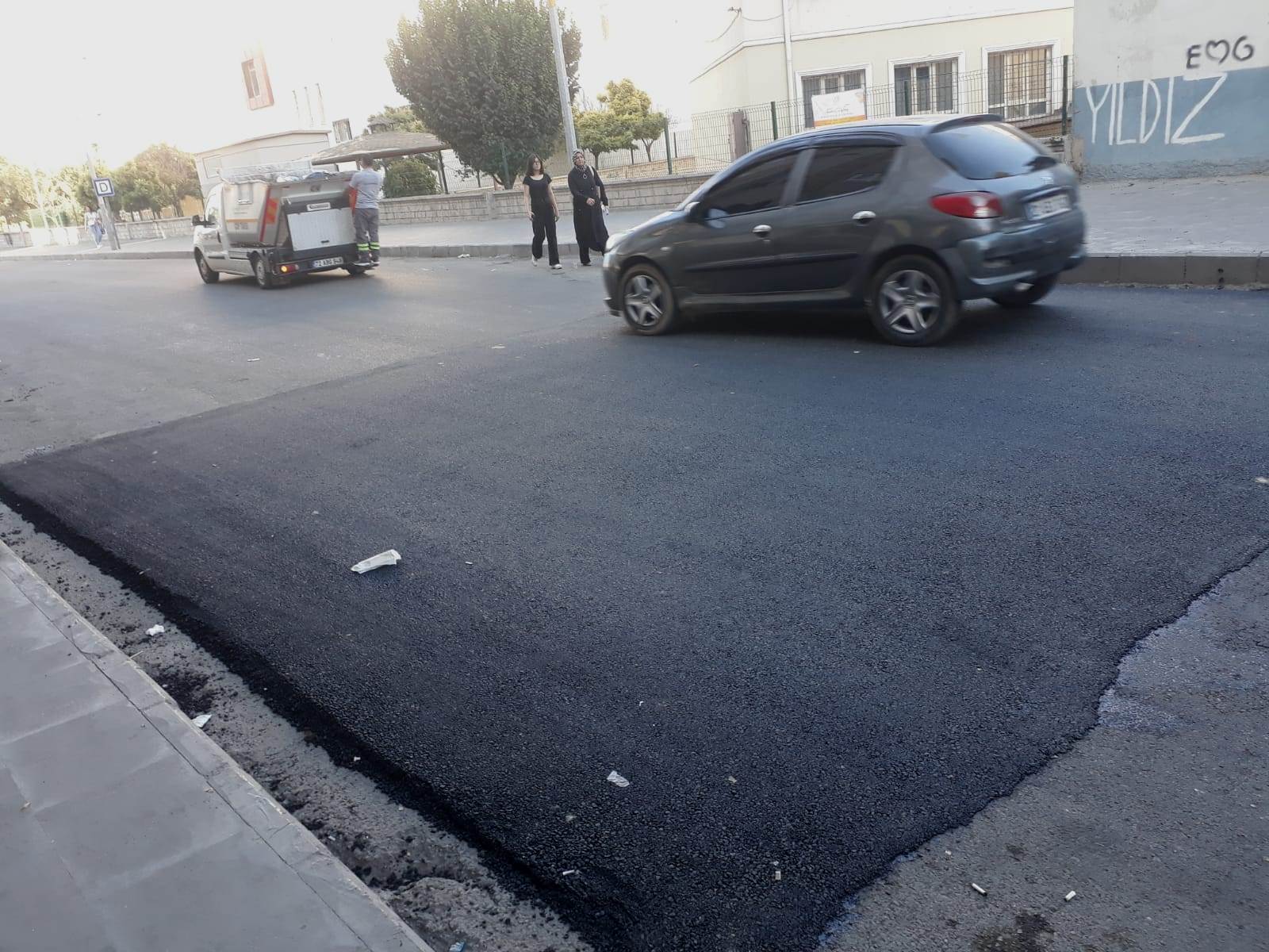 Yollara hız kesici kasisler