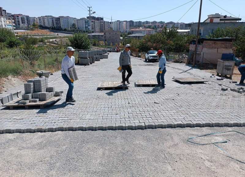 10 Mahallede parke taşı serimi