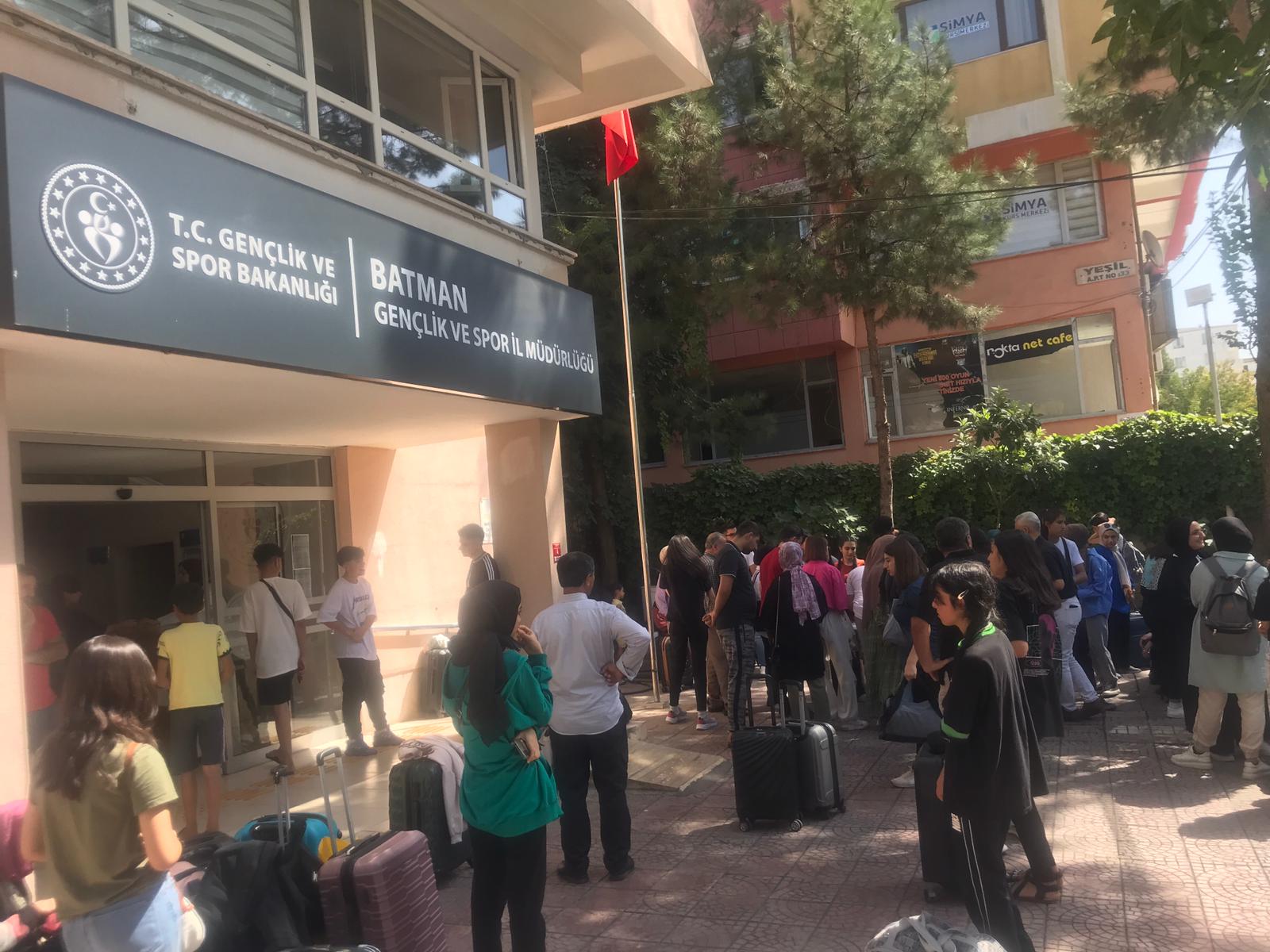 64 Genç kampa uğurlandı