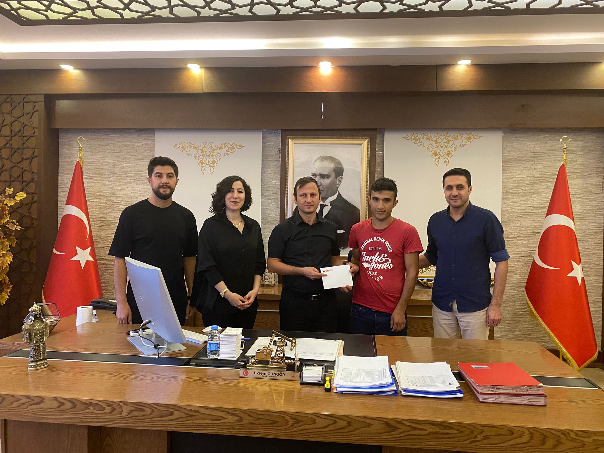 Başarılı öğrenci ödüllendirildi