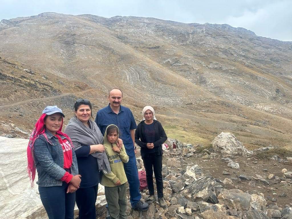  Canalp çifti, Mereto dağındaydı