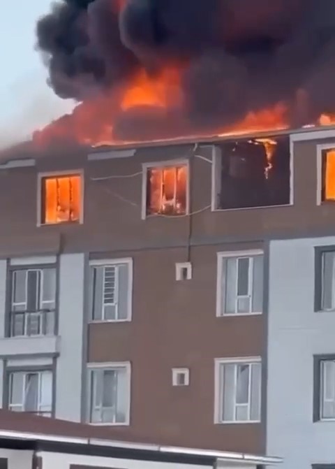 Çatı katındaki yangın korkuttu