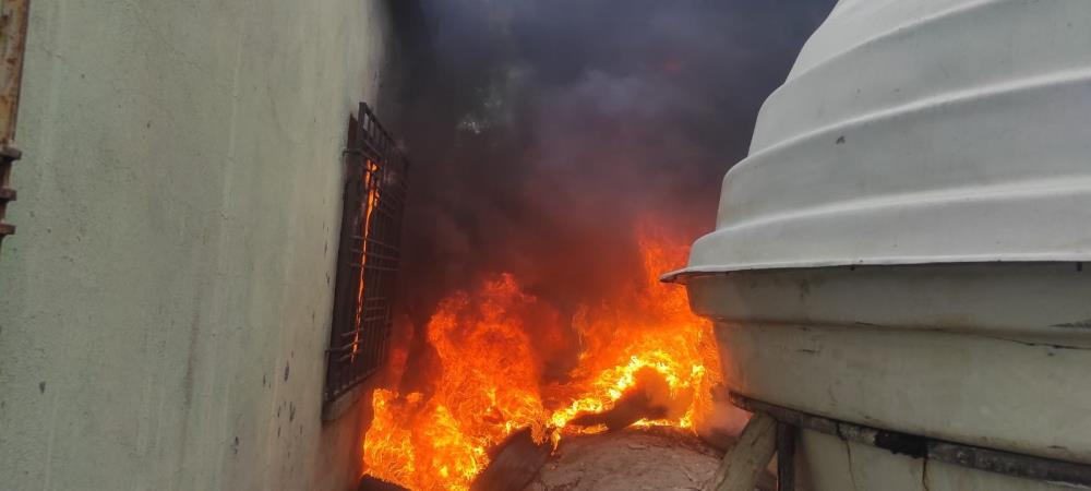 Depodaki yangın paniğe yol açtı