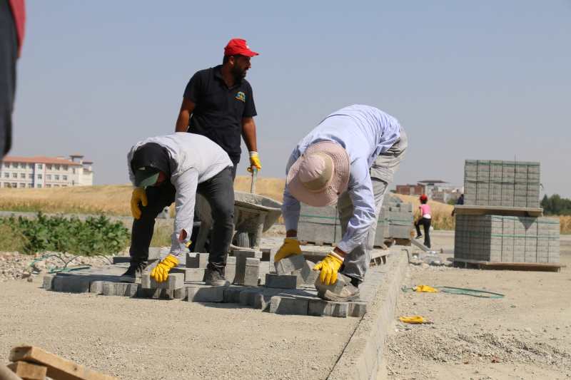 Hedef 450 bin metrekare parke taşı serimi