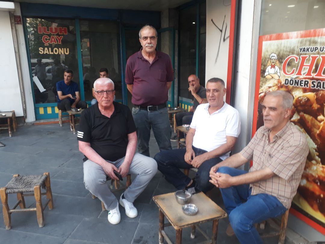 İluh Çay salonunun emekli müdavimleri