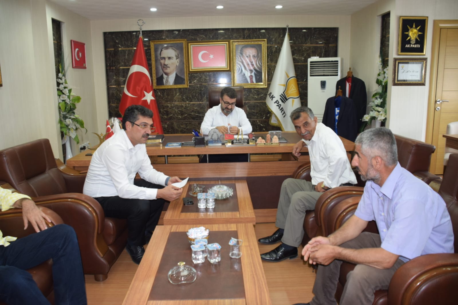 İstek ve sorunları not aldı