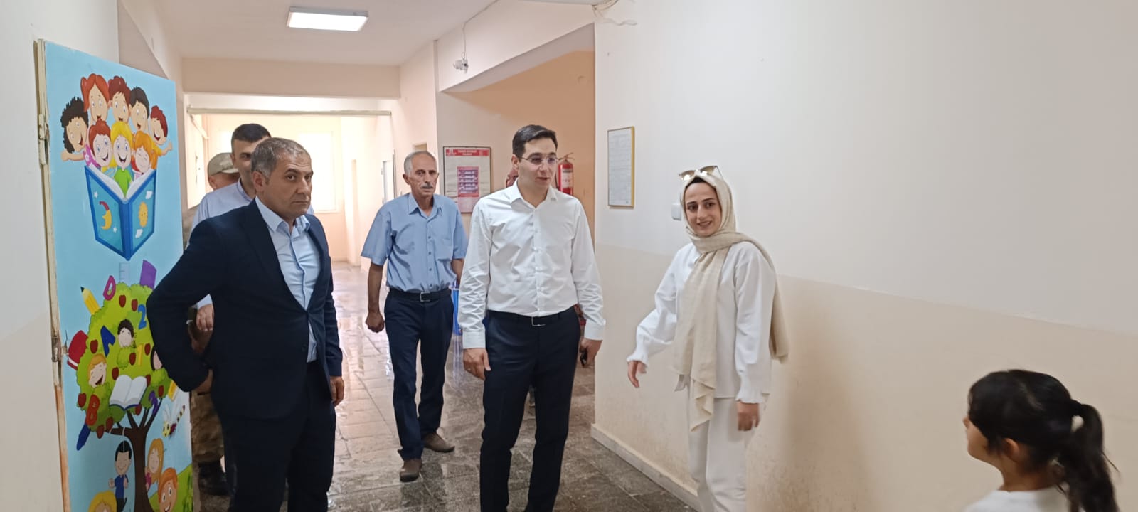 Kayapınar’da okulları ziyaret etti