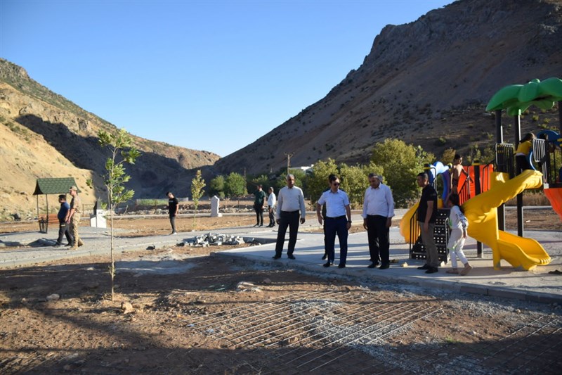 Mesire alanında vatandaşlarla görüştü