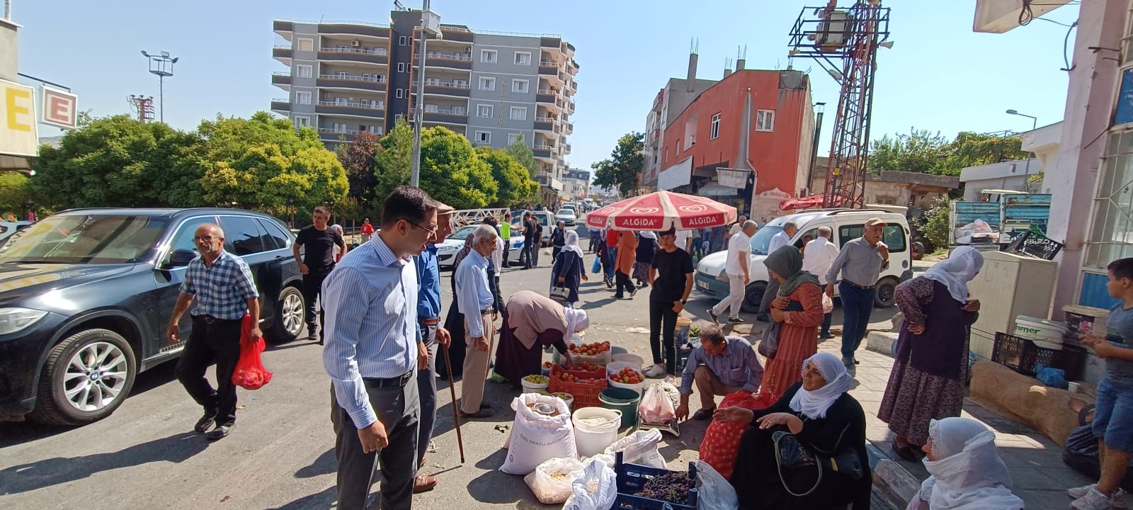 Pazar esnafının taleplerini dinledi