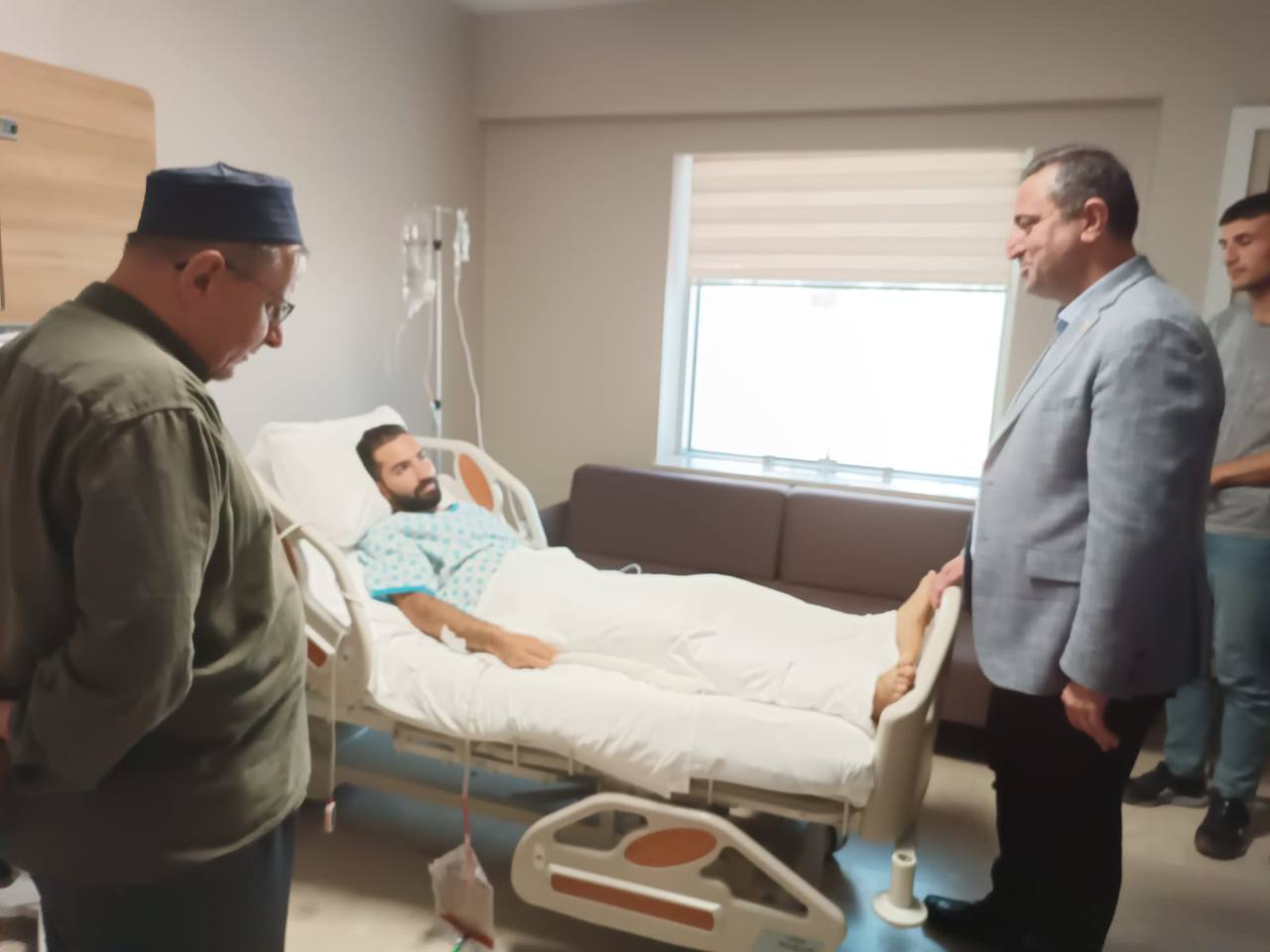 Saldırıya uğrayan damada ziyaret