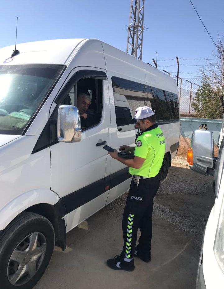 Servis taşımacılığı yapan araçlar denetlendi