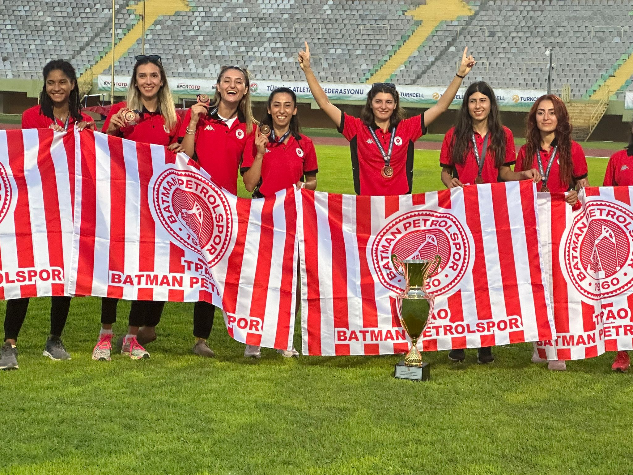 Süper ligi 3. sırada bitirdiler