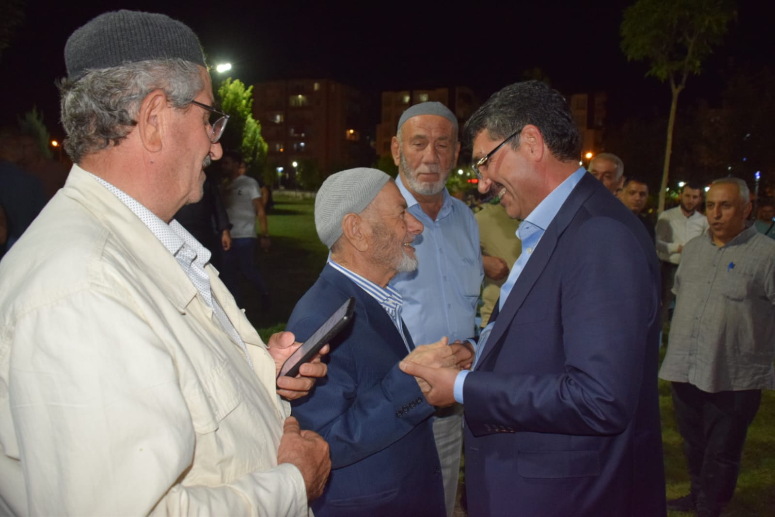 Vatandaşın talep ve önerilerini dinledi