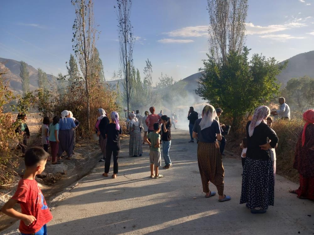 Yangını söndürmek için seferber oldular