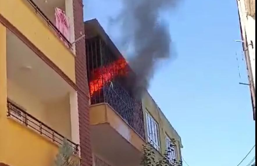 3 Katlı binada korkutan yangın