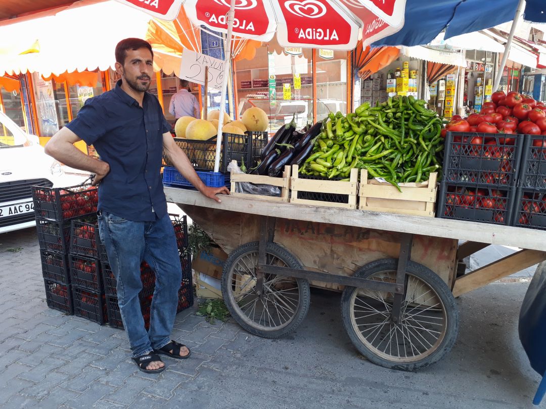 32 Yıllık tablayla seyyar satıcılık