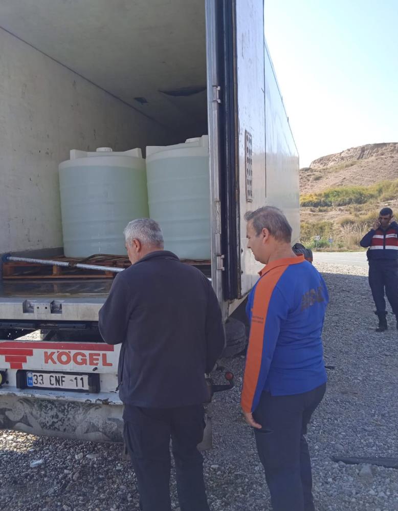 Asit taşıyan tırda sızıntı