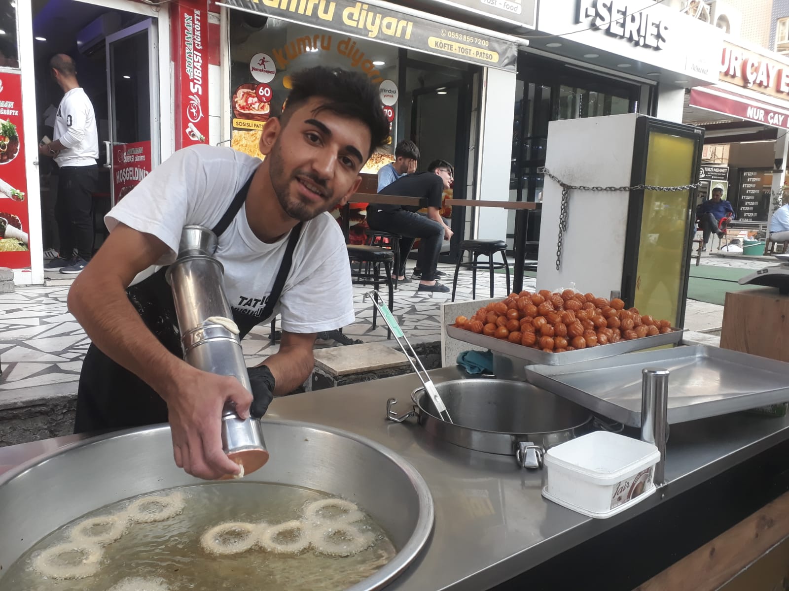 Dededen kalma mesleğini sürdürüyor