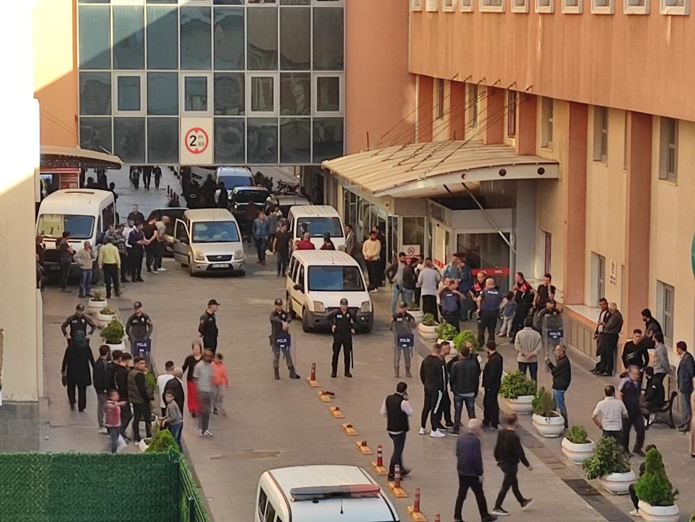 İki grup arasında silahlı kavga