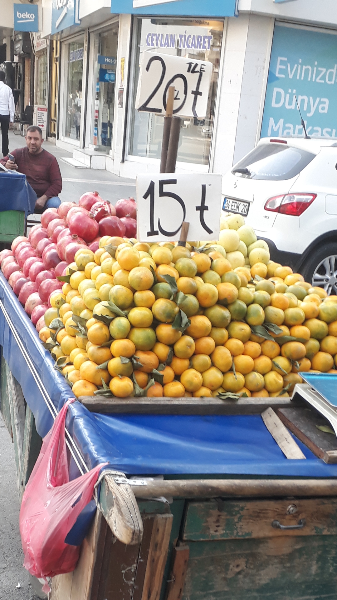 Kış meyveleri tezgahlarda