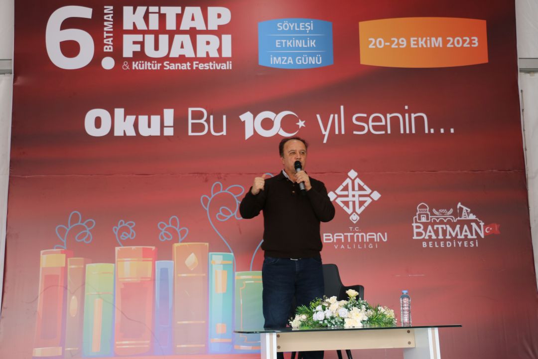 “Kitap bizleri tüm kötülüklerden arındırır”