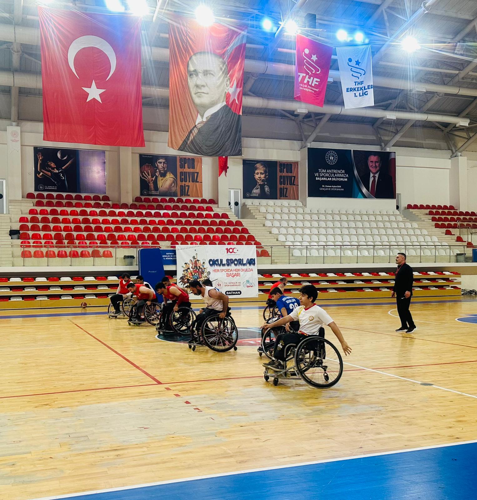 Lige sıkı bileniyorlar