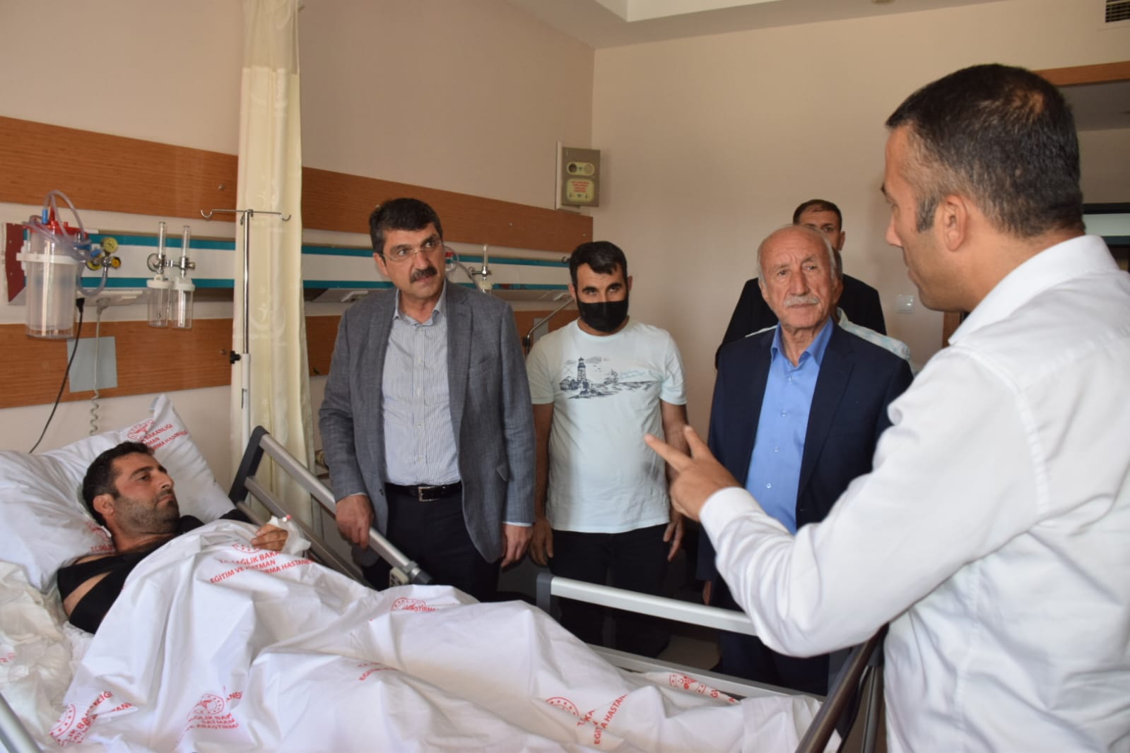 Nasıroğlu’ndan hastalara ziyaret