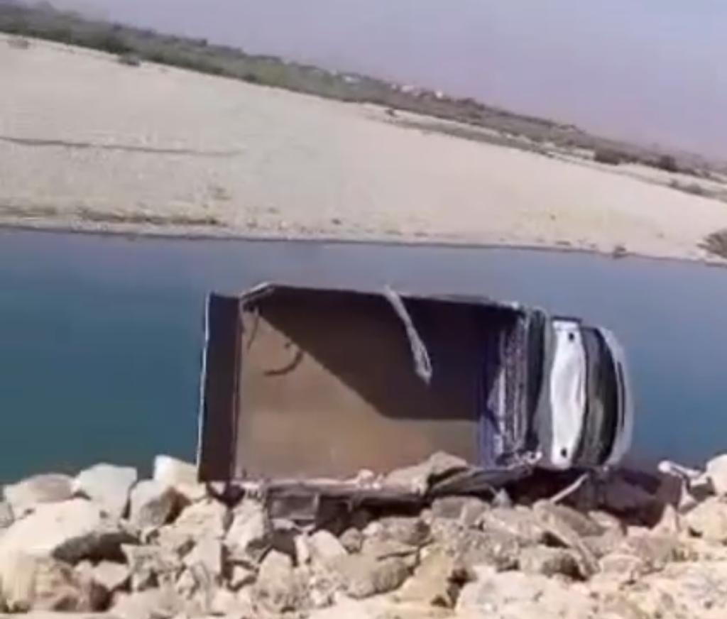 Patates yüklü kamyonet devrildi