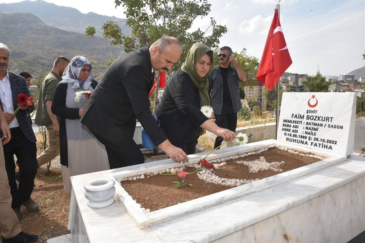 Şehitler mezarları başında anıldı
