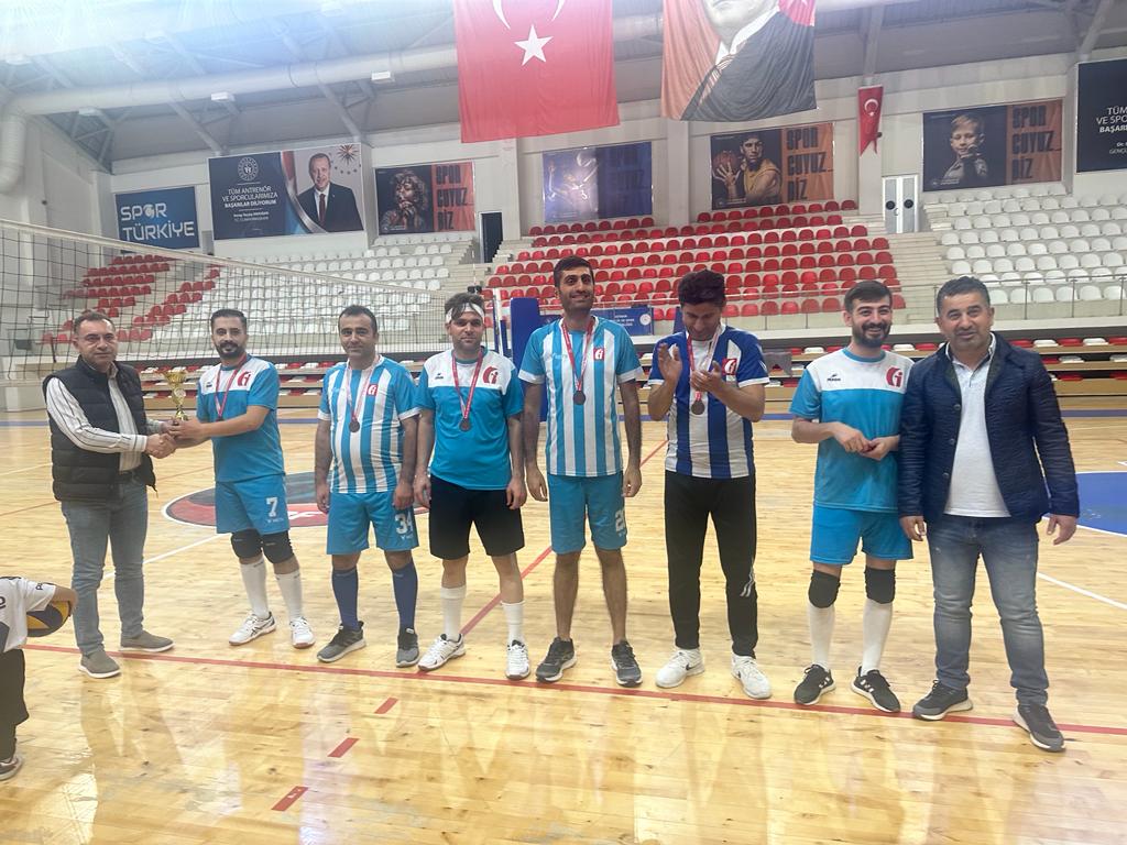 Vergi Dairesinin voleybolda başarısı