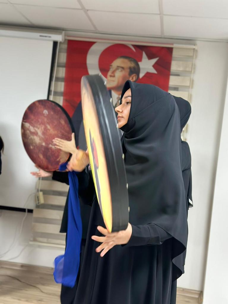 Yurt öğrencilerine konser