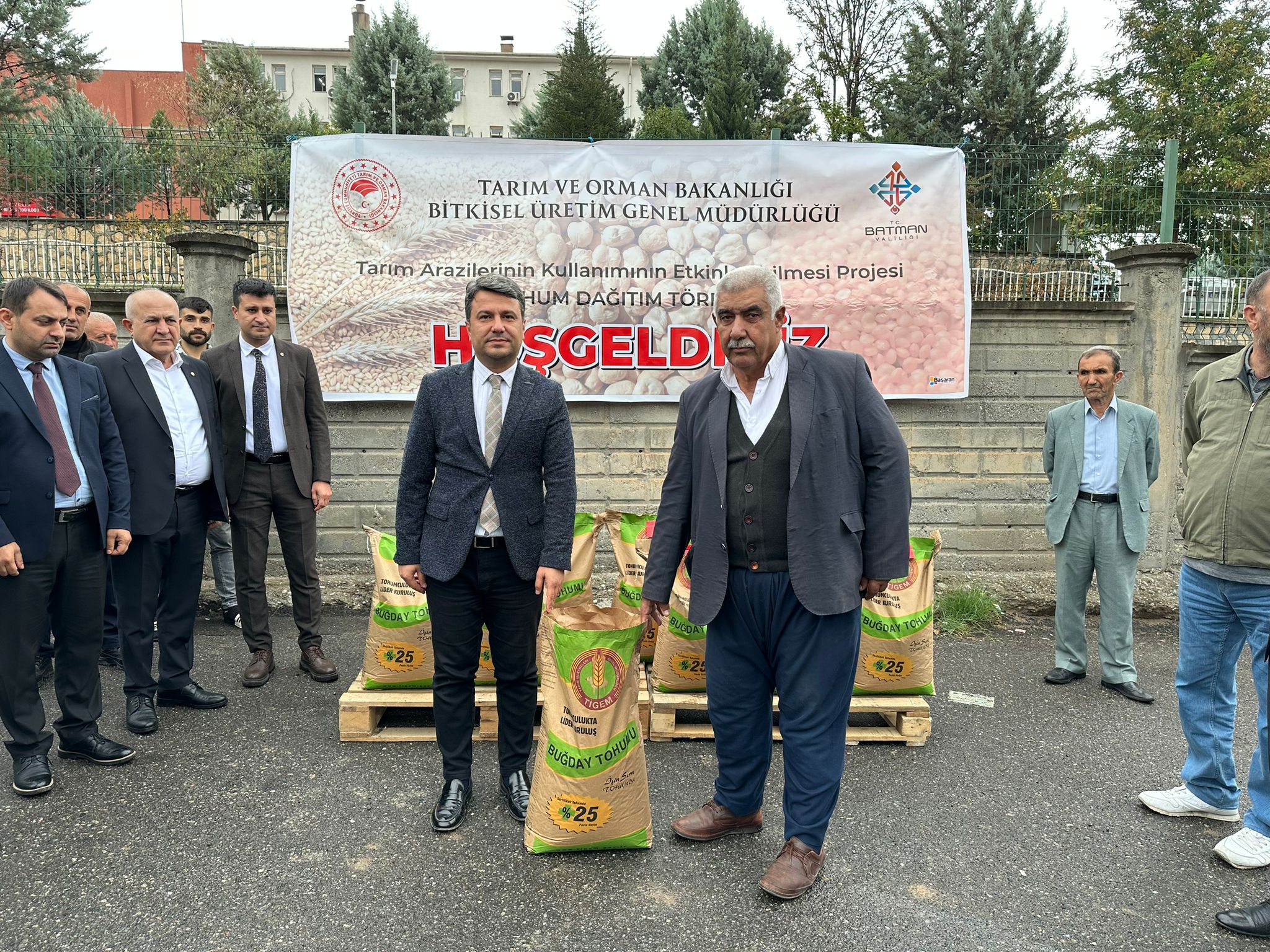 ÇİFTÇİLERE BUĞDAY TOHUMU DAĞITILDI