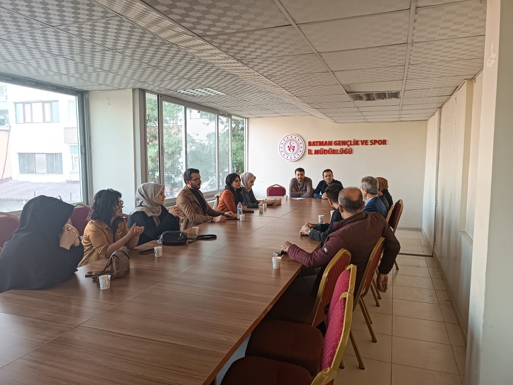 Eğitmenlerle değerlendirme toplantısı