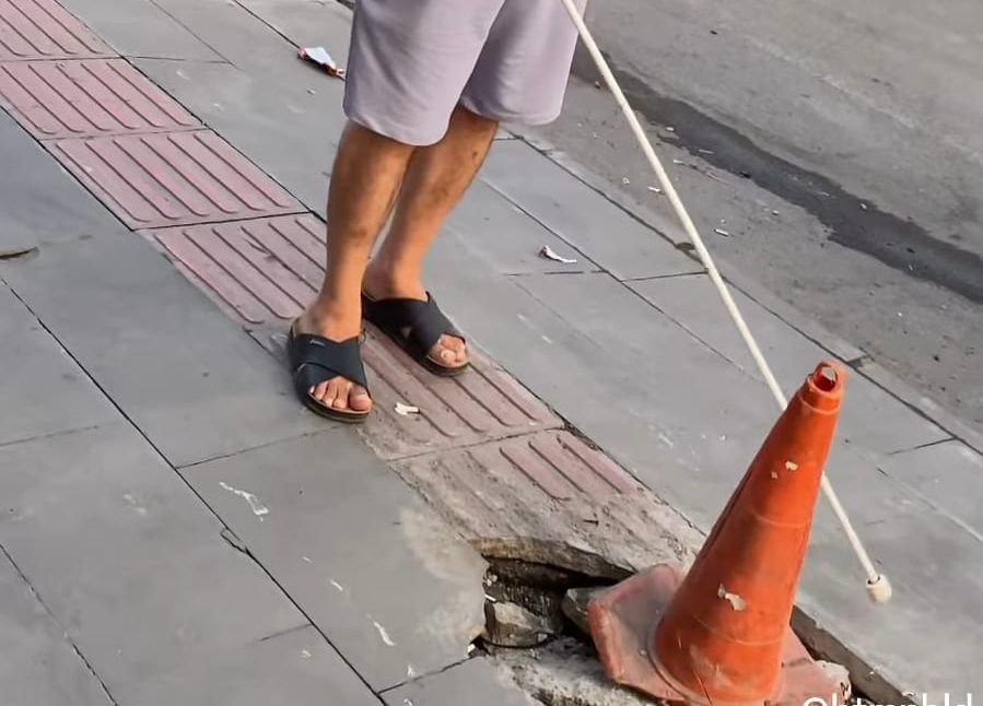 Engelliler yolu ‘ENGELLERLE’ dolu