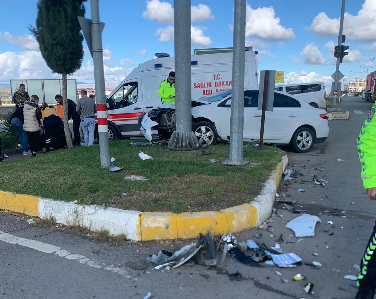 Havaalanı kavşağında kaza