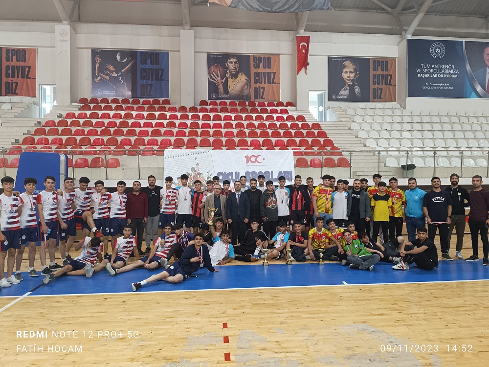 Hentbolda Farabi Anadolu şampiyon