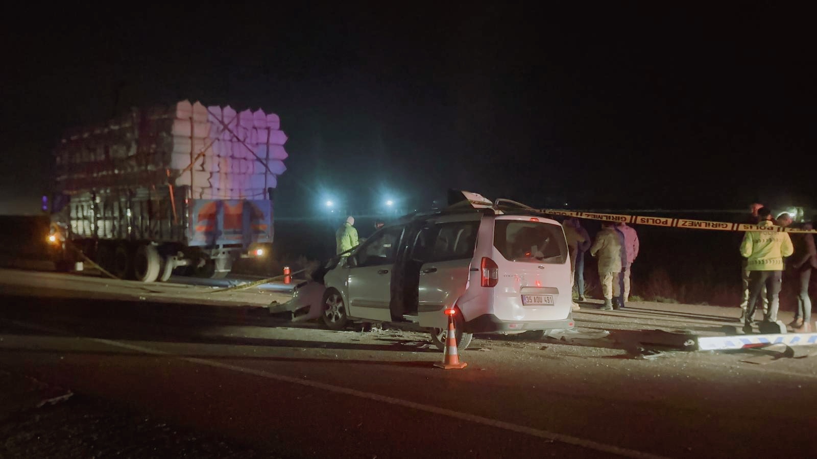 Kamyona arkadan çarptı: 2 ölü