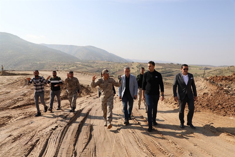 Karakol inşaatını inceledi