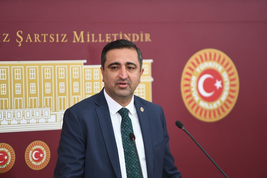 “Milletin duygularını istismar etmeye kalkmayın”