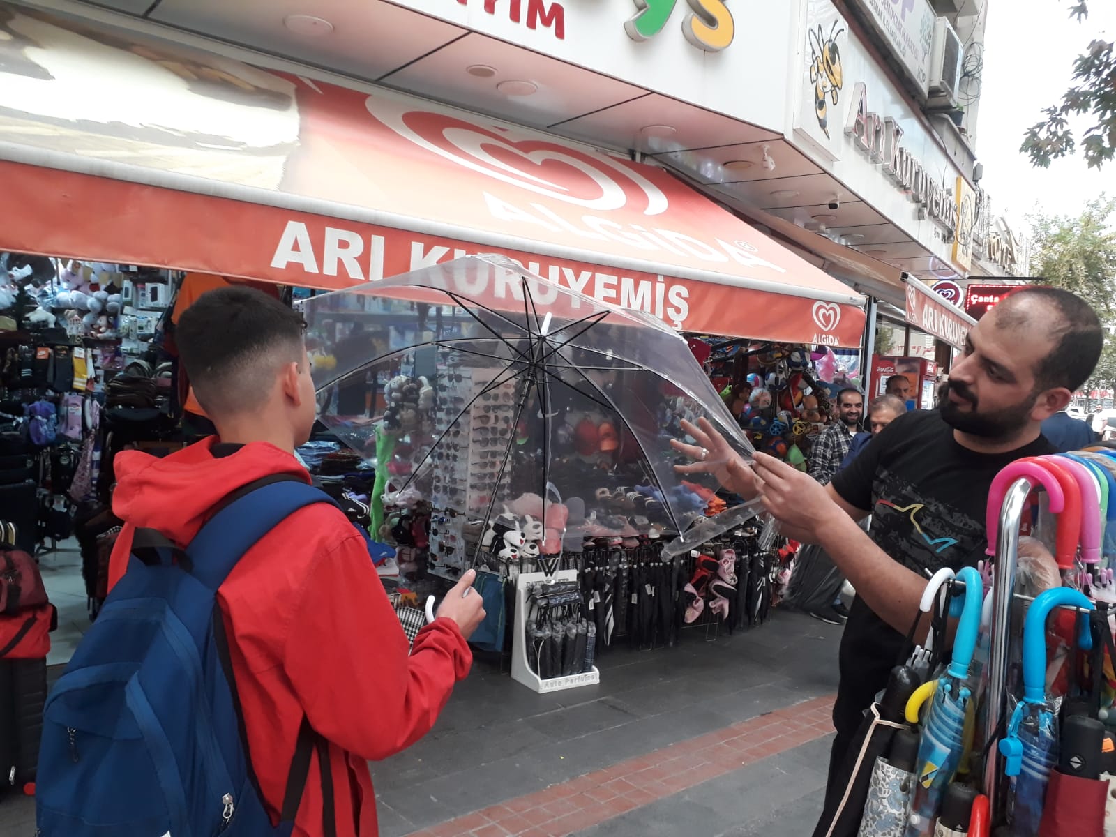 Şemsiyeler raflardan inmeye başladı