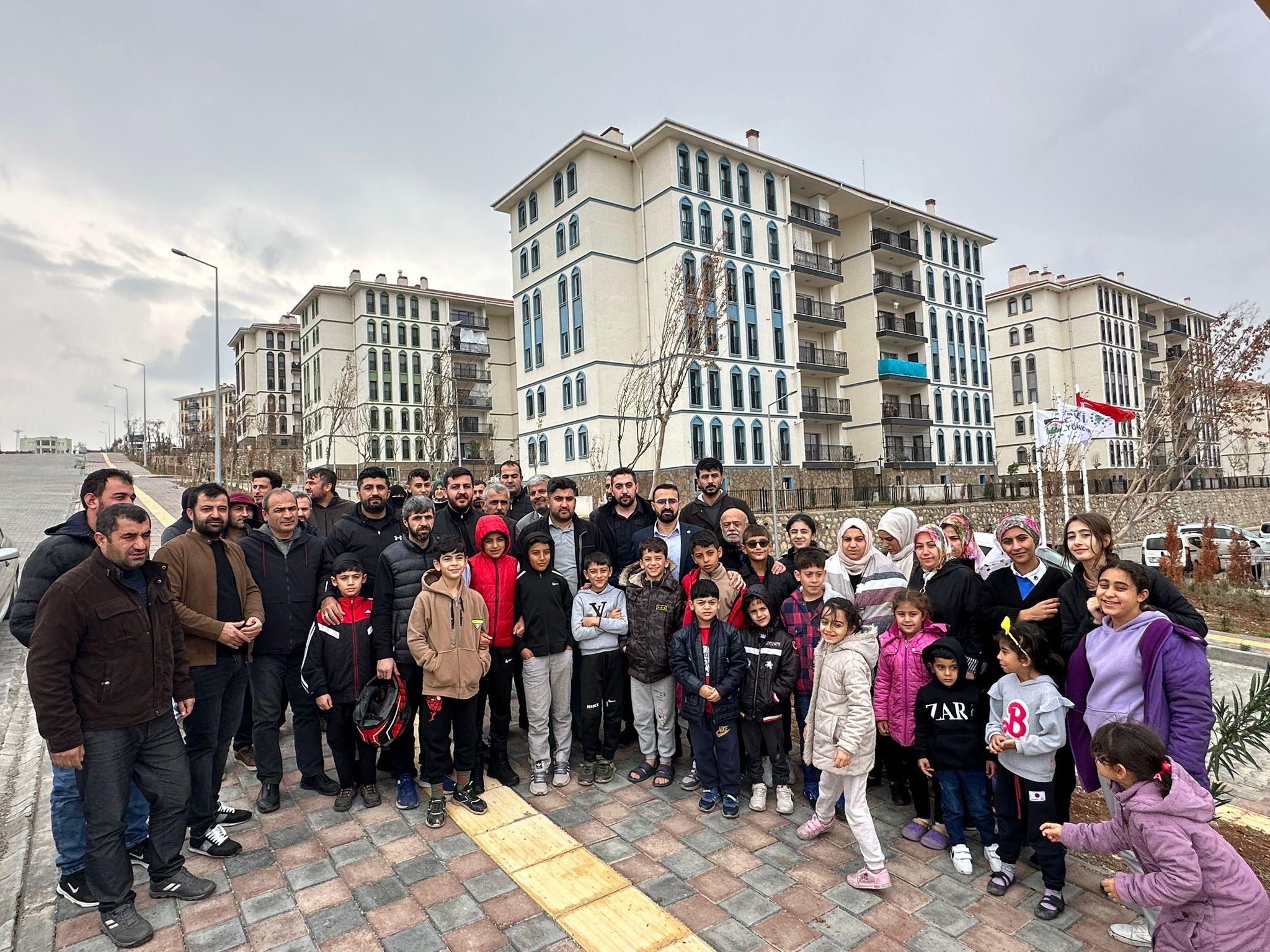 TOKİ sakinlerinin sorunlarını dinlediler